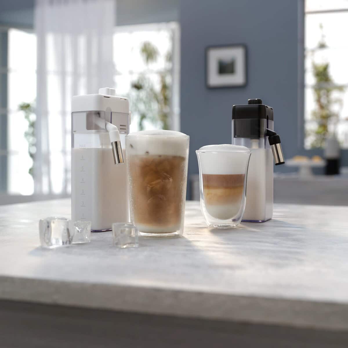 Hot and cold milk drinks prepared with the PrimaDonna Aromatic LatteCrema carafes