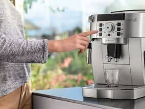 De'Longhi Magnifica S ECAM22.110.B Macchina da Caffè Automatica per  Espresso e Cappuccino & DLSC500 ECODECALK Decalcificante Macchine Caffè  Ecologico