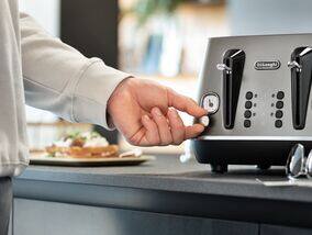 DeLonghi Distinta Moments CTIN4003TB 4 Slice Toaster Titanium - Bunnings  Australia