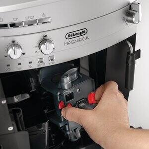 Expresso broyeur Magnifica ESAM02.110.SB