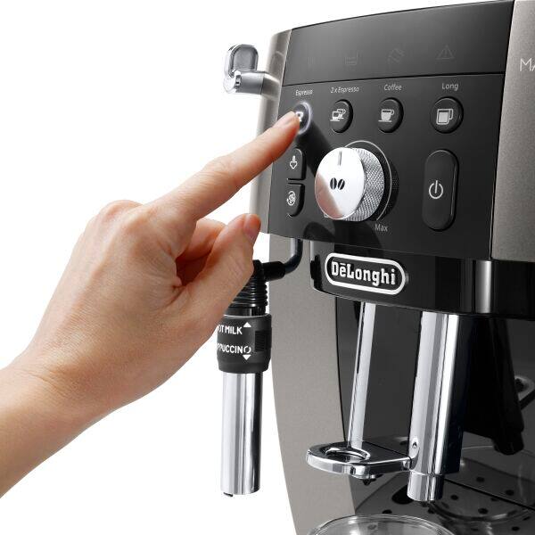 De'Longhi Magnifica S, Cafetera Superautomática con Boquilla para Leche, Cafetera  Espresso del Grano a la Taza con 2 Recetas One-Touch, Panel de Control  Soft-Touch, 1450W, Negro Cromado : : Hogar y cocina