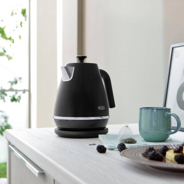 KBIN2001.BK Distinta Moments Kettle De Longhi NZ