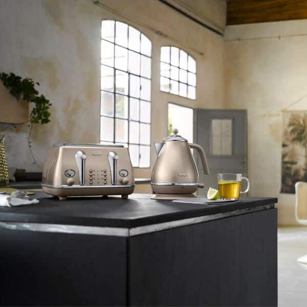 DeLonghi, Icona Metallics Kettle, Beige, KBOT3001BGPeter Murphy