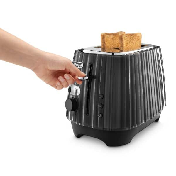 Delonghi 2 clearance slice toaster black