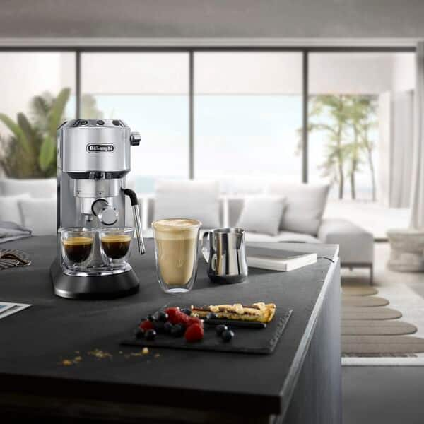 EC885.M Dedica Arte Manual coffee machine Lifestyle