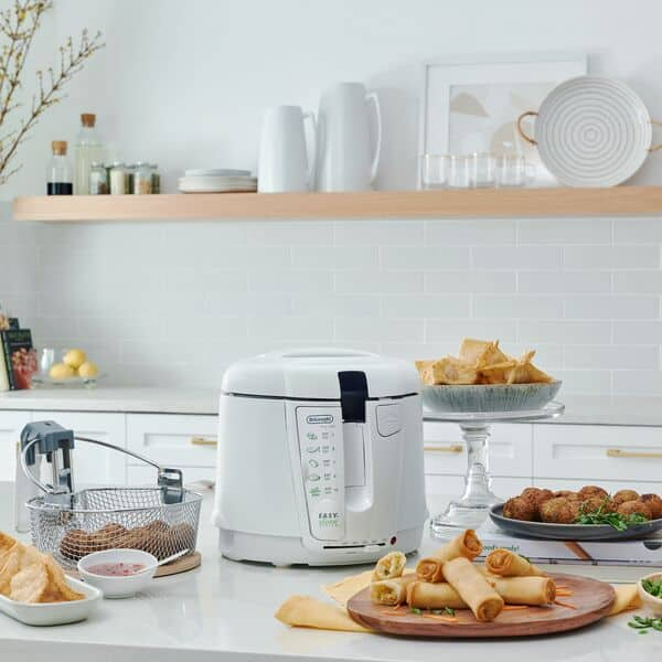 Cool Touch Deep Fryer 2.2 lb D677UX De Longhi