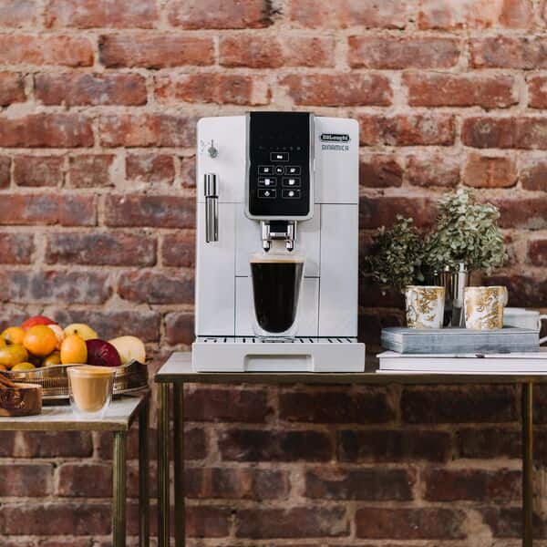 Dinamica Espresso Machine with Iced Coffee Milk Frother De Longhi