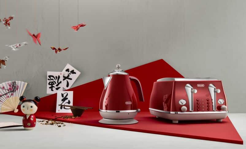 Our stylish red Delonghi kettle and toaster will brighten any