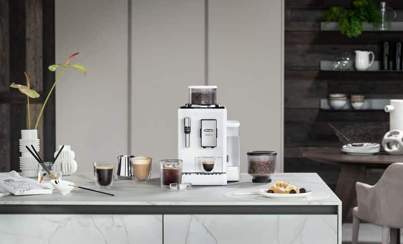 Cafetera superautomática  De'Longhi Rivelia EXAM440.35.W, Molinillo  integrado, Espumador leche, Táctil, 4 perfiles, 8 recetas, 19bar, 1450W,  Blanco