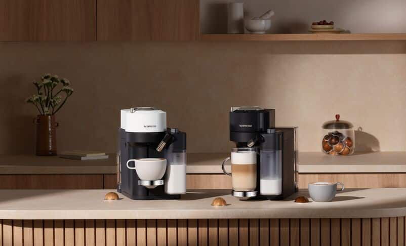 Nespresso Vertuo Lattissima ENV300.B, Macchina Caffè a Capsule con  Tecnologia Centrifusion, 5 Dimensioni di Caffè e 3 Ricette Latte, Nera :  : Casa e cucina