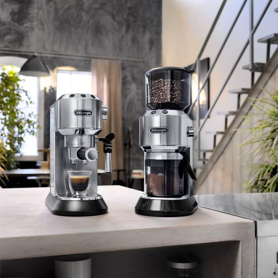 De'Longhi ECKG6821.M Siebträger und elektrische Kaffeemühle | Silber