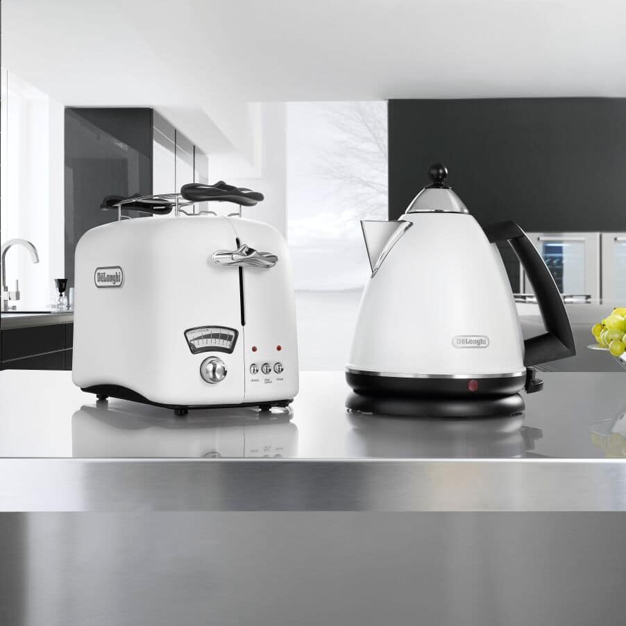 KBX2016.W1 Argento Kettle De Longhi AU