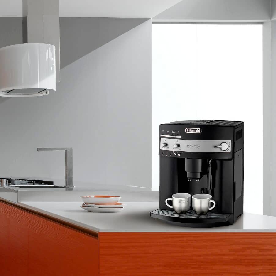 ESAM3000.B Magnifica Bean to cup coffee machines De Longhi International