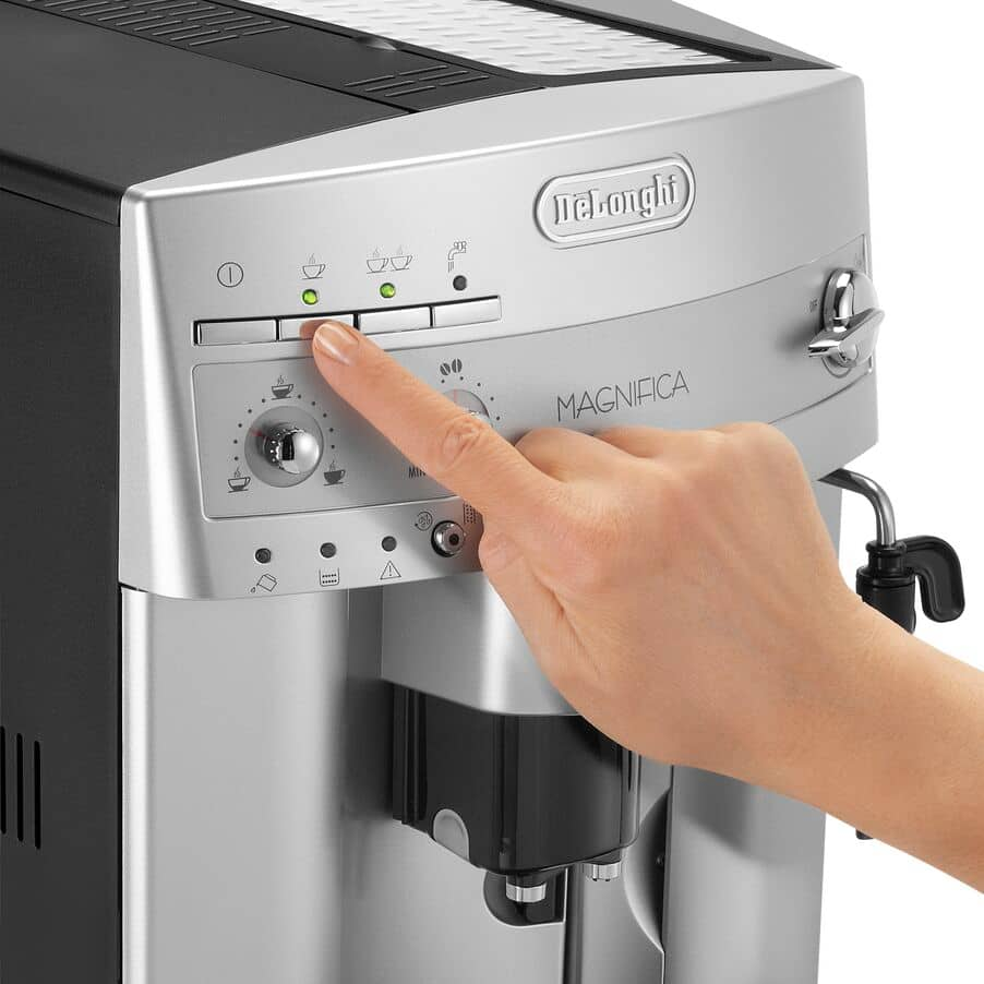 Промывка кофемашины магнифика. Delonghi magnifica s Smart. Как промыть кофемашину Delonghi. Кофемашина Delonghi magnifica мощность. Как промыть кофемашину Delonghi magnifica.