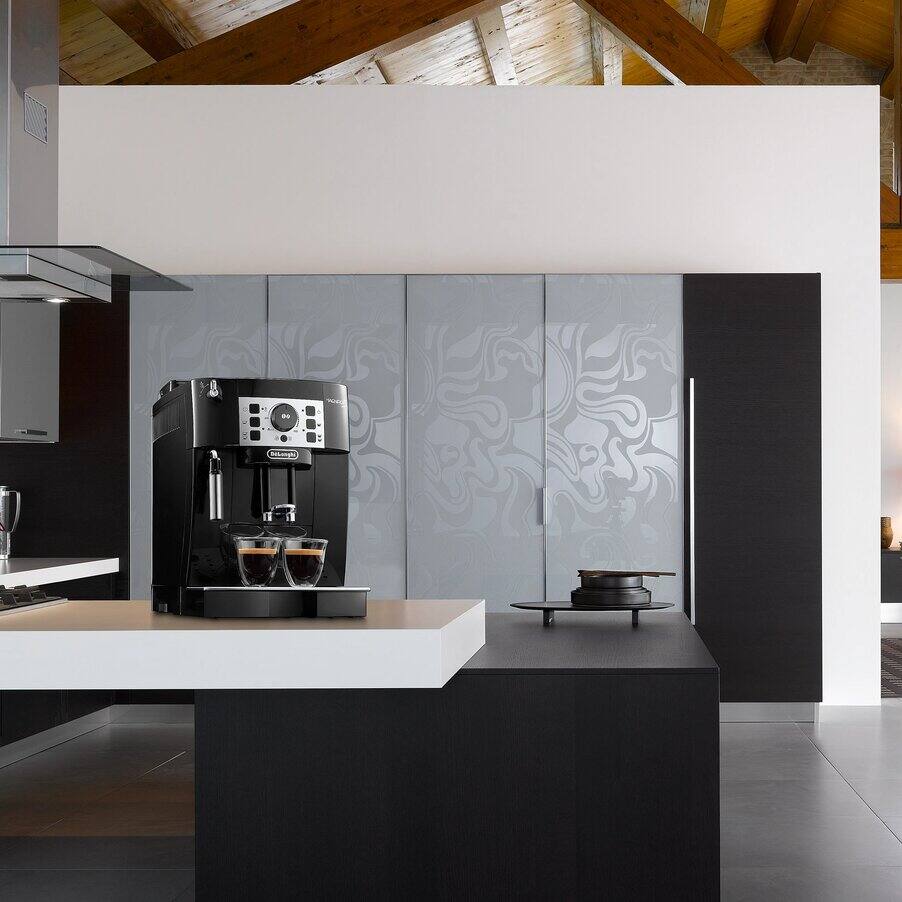 Refurbished volledig automatische espressomachines, SECOND CHOICE - Magnifica S, undefined, Zwart