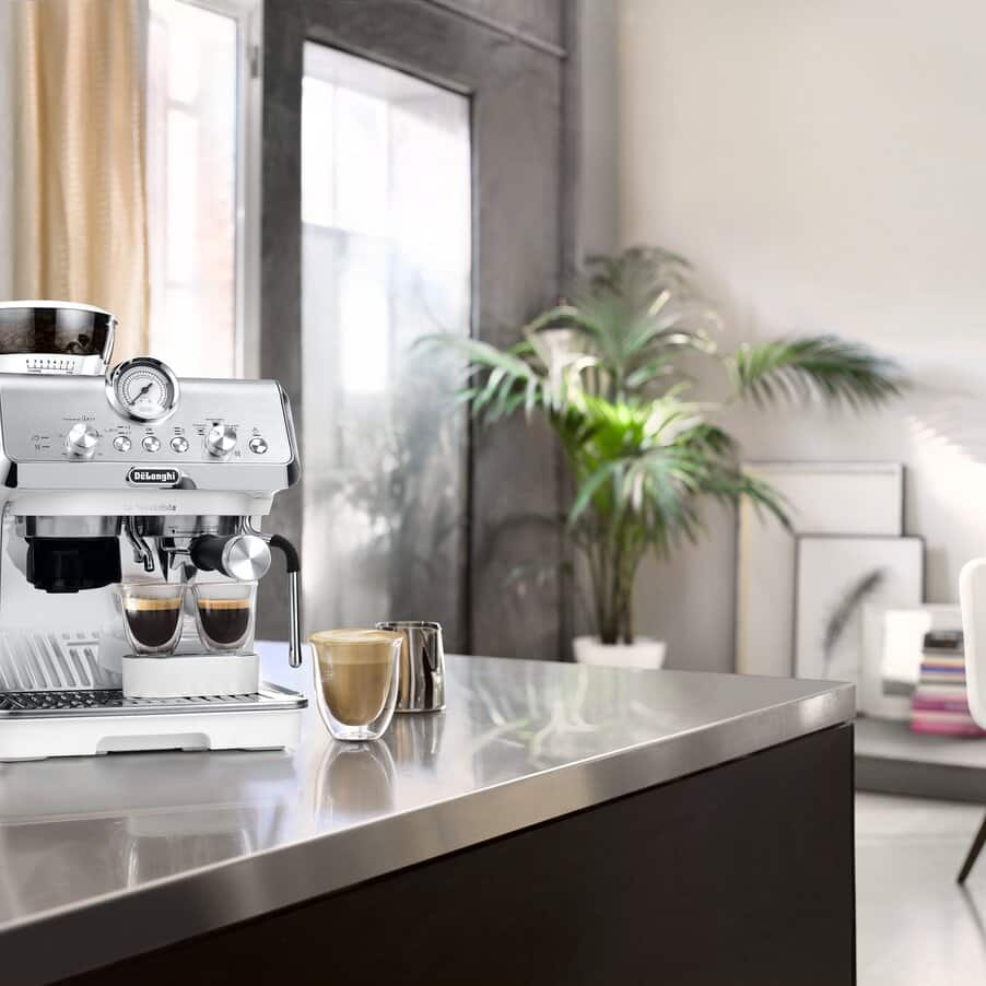 EC9155.W La Specialista Arte Manual espresso machine Lifestyle