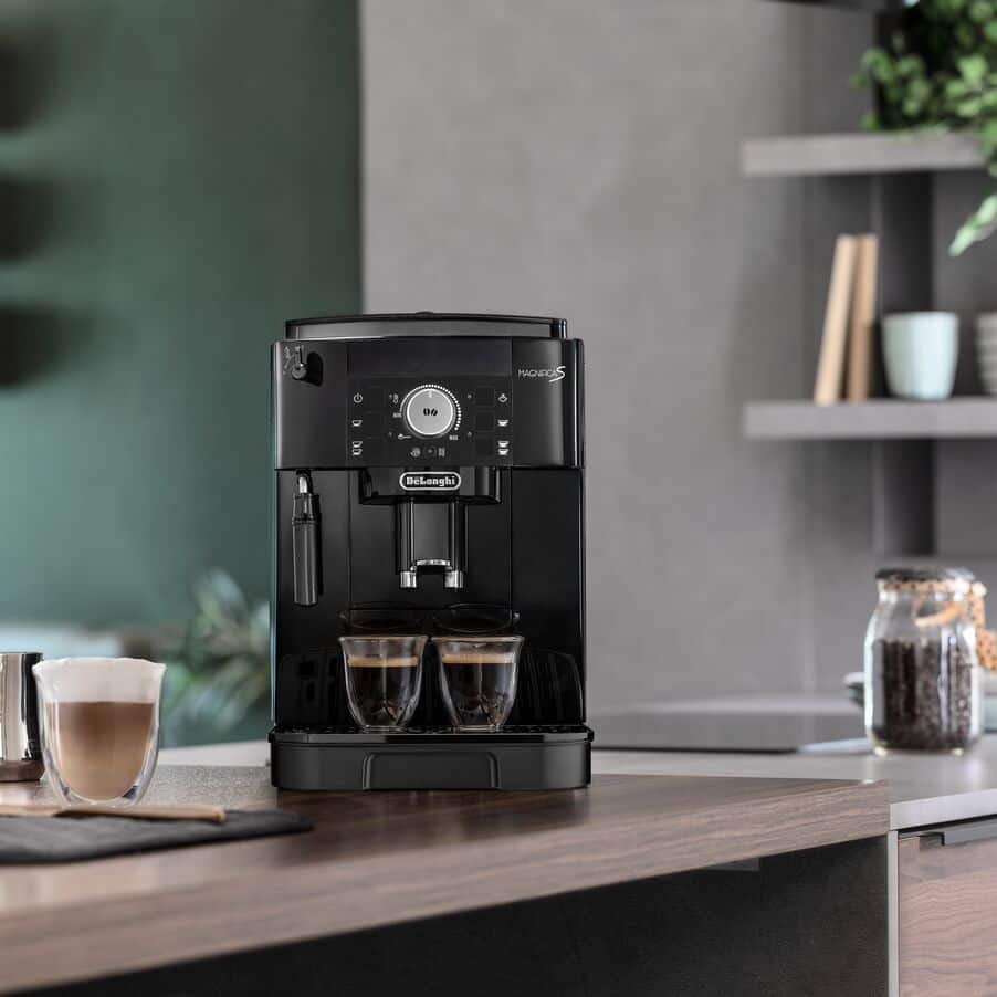 ECAM11.112.B Magnifica S Automatic coffee maker | De'Longhi