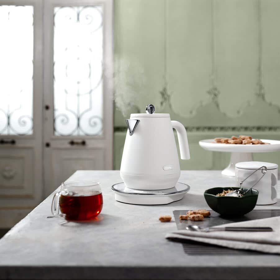 【DeLonghi】 電気ケトル KBY1210J-W エクレティカ 温度設定機能付き電気ケトル ウィムジカルホワイト